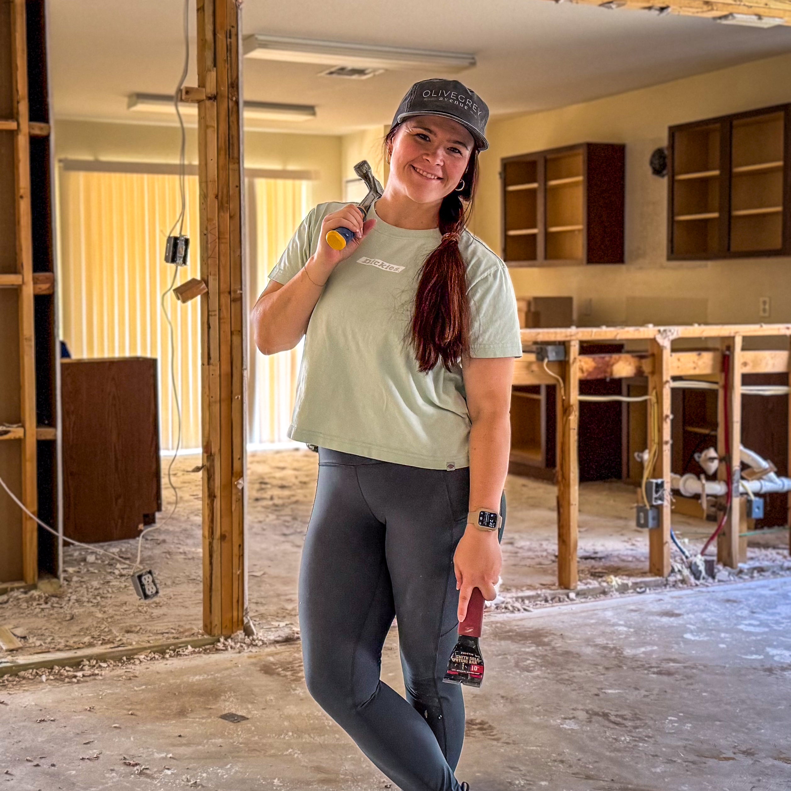 Portrait photo of influencer Ruth Largaespada, renovation DIY expert. Portrait photo of influencer Ruth Largaespada, renovation DIY expert.