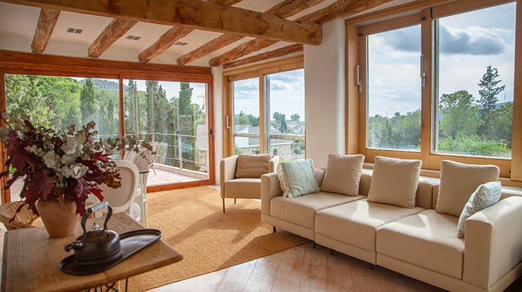 White ceilings with wooden beams White ceilings with wooden beams